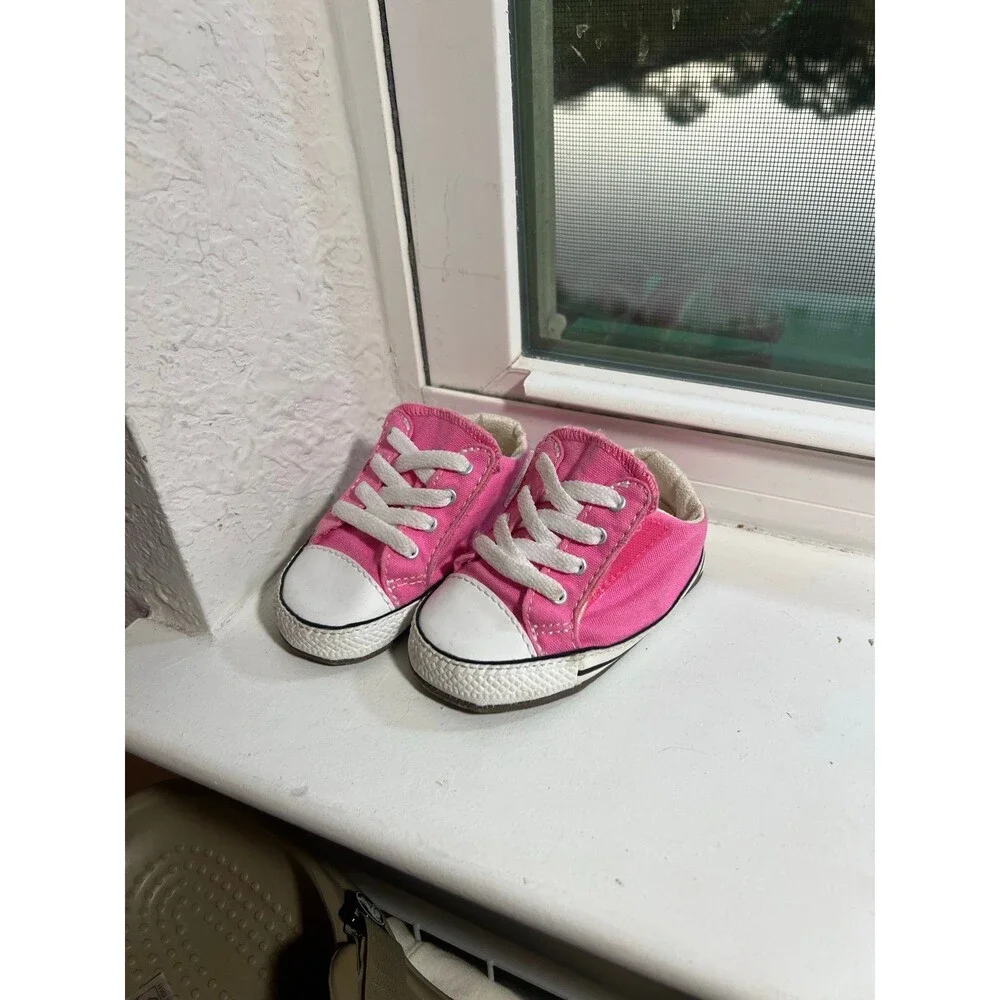 Infant Converse Chuck Taylor All Star Sneakers in Pink! Infant Size 3